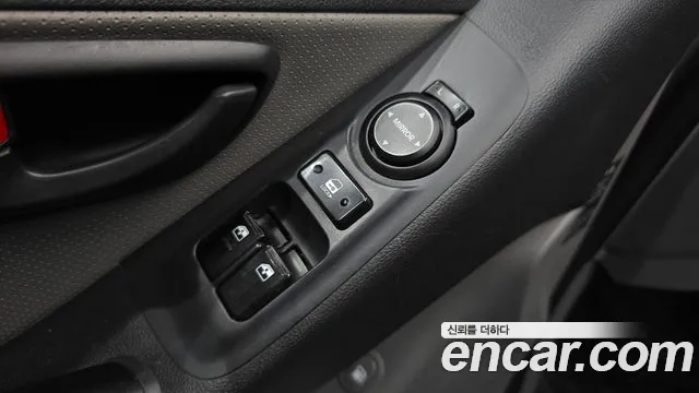 Hyundai Starex 2012 — фото 16