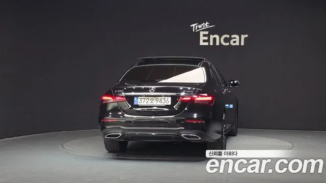 Mercedes-Benz E-Class 2023 — фото 4