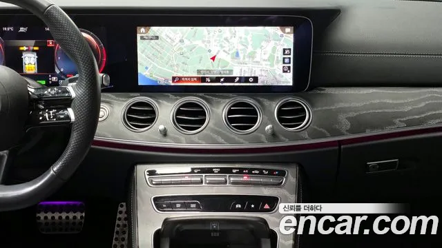 Mercedes-Benz E-Class 2023 — фото 19