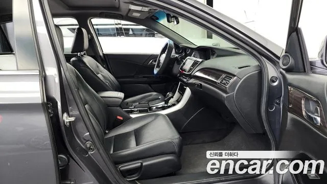 Honda Accord 2017 — фото 11