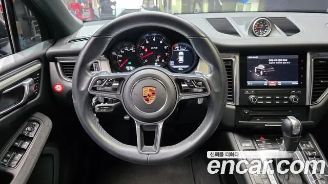 Porsche Macan 2018 — фото 13