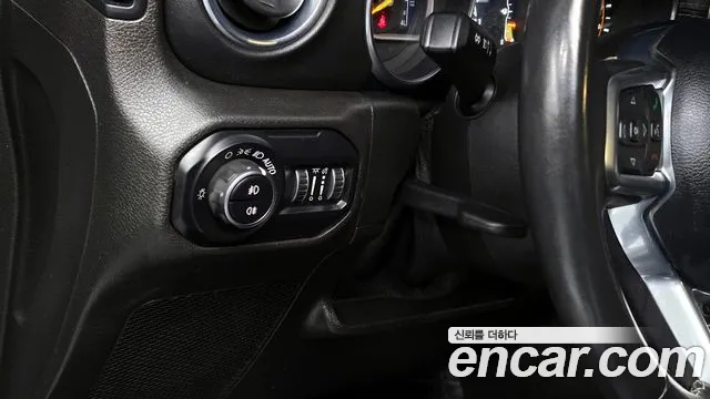 Jeep Wrangler 2019 — фото 14