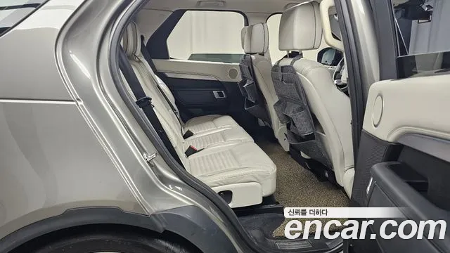 Land Rover Discovery 2017 — фото 12