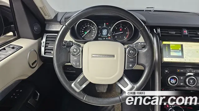 Land Rover Discovery 2017 — фото 13