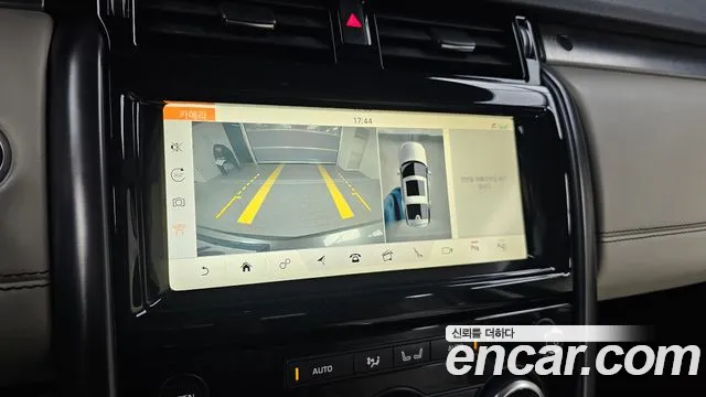 Land Rover Discovery 2017 — фото 16
