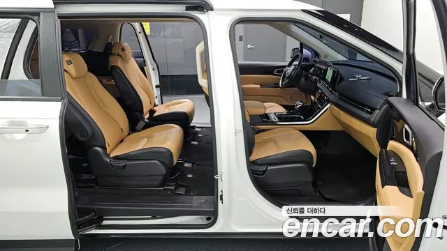 Kia Canival 2023 — фото 12