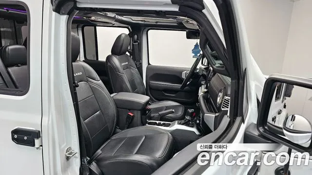 Jeep Wrangler 2023 — фото 12