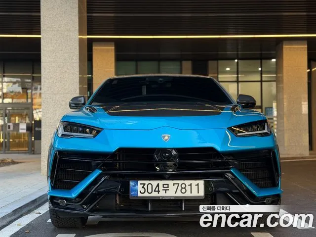 Lamborghini Urus 2023 — фото 1