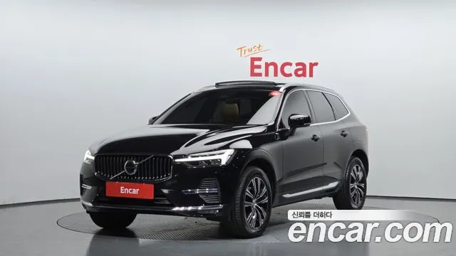 Volvo XC60 2022 — фото 1