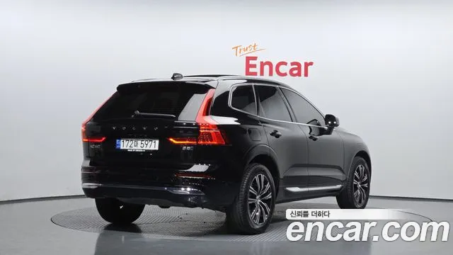 Volvo XC60 2022 — фото 2
