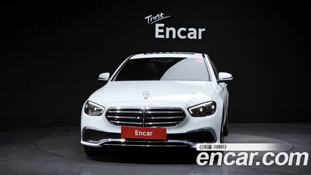 Mercedes-Benz E-Class 2023 — фото 3