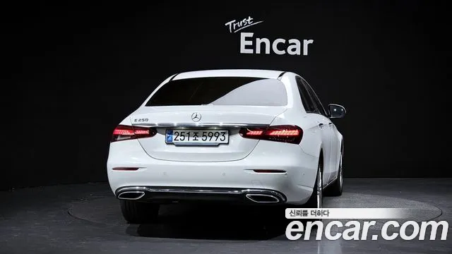 Mercedes-Benz E-Class 2023 — фото 4