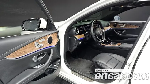 Mercedes-Benz E-Class 2023 — фото 11