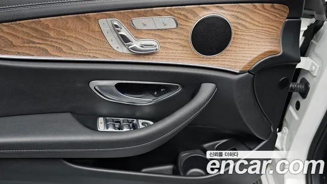 Mercedes-Benz E-Class 2023 — фото 15