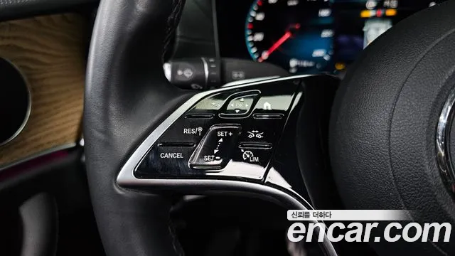 Mercedes-Benz E-Class 2023 — фото 16