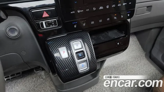 Hyundai Staria 2022 — фото 9