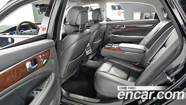 Hyundai Equus 2014 — фото 10