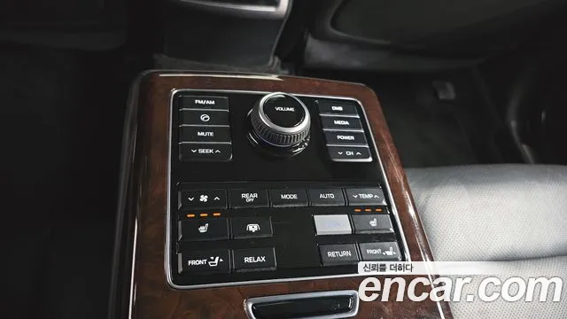 Hyundai Equus 2014 — фото 17