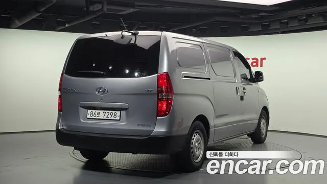 Hyundai Starex 2017 — фото 2