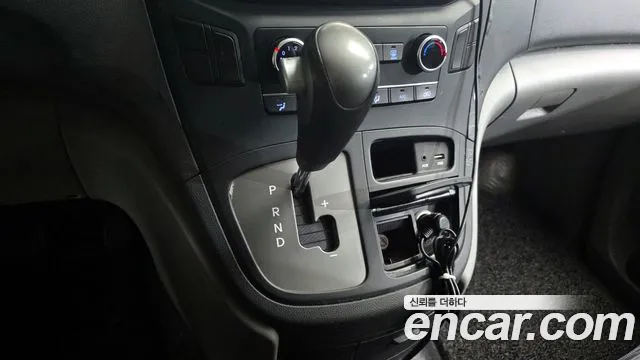 Hyundai Starex 2017 — фото 9