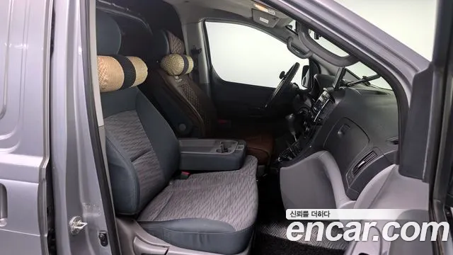 Hyundai Starex 2017 — фото 10