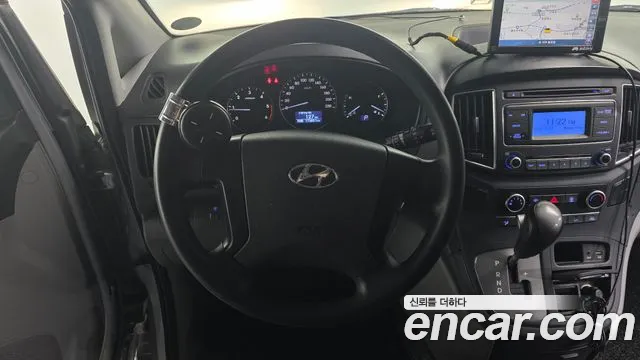 Hyundai Starex 2017 — фото 13