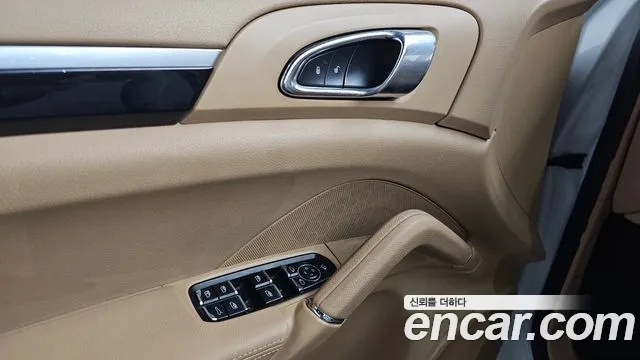 Porsche Cayenne 2015 — фото 18