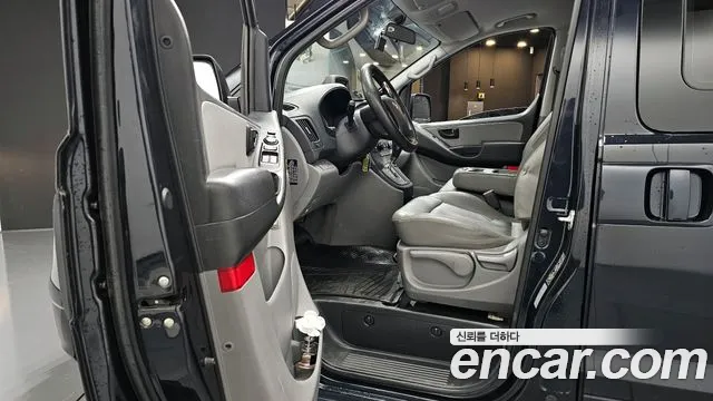 Hyundai Starex 2019 — фото 10