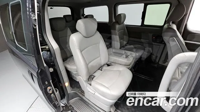 Hyundai Starex 2019 — фото 12