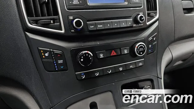 Hyundai Starex 2019 — фото 17