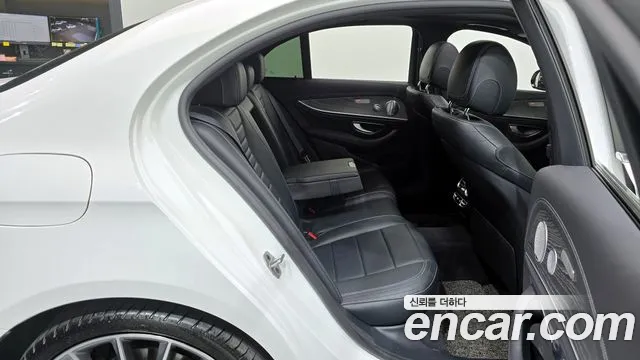 Mercedes-Benz E-Class 2021 — фото 12