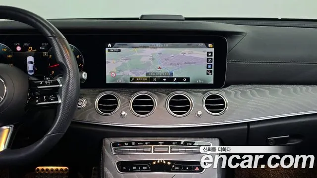 Mercedes-Benz E-Class 2021 — фото 14