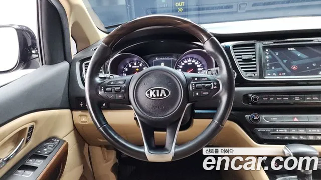 Kia Canival 2017 — фото 13