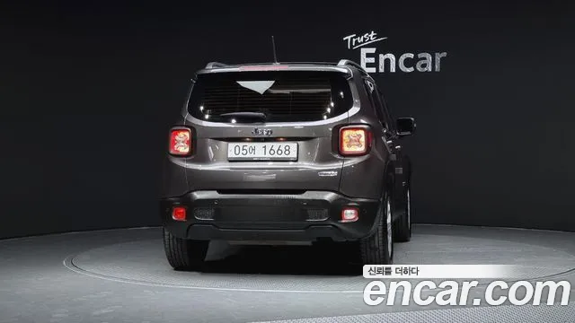 Jeep Renegade 2017 — фото 4