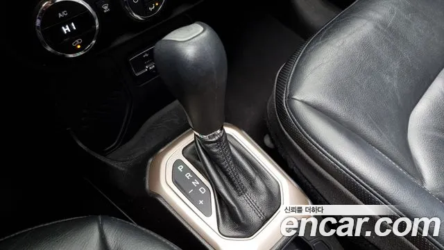 Jeep Renegade 2017 — фото 9