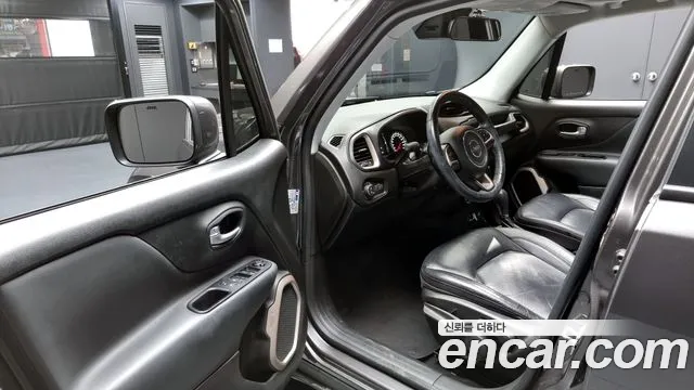 Jeep Renegade 2017 — фото 10