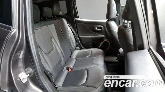 Jeep Renegade 2017 — фото 12