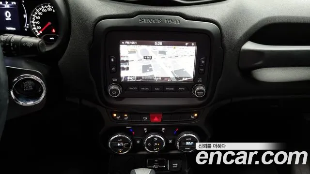 Jeep Renegade 2017 — фото 14