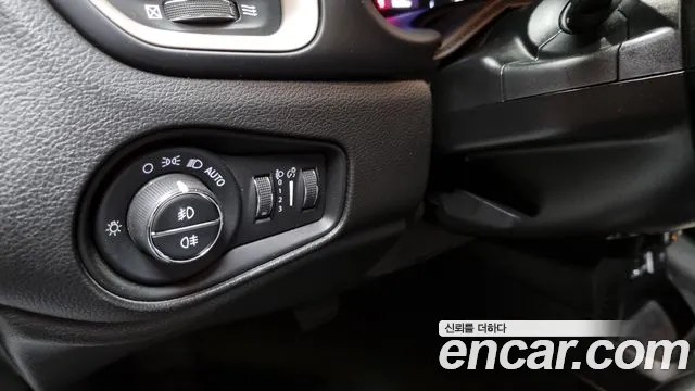 Jeep Renegade 2017 — фото 18