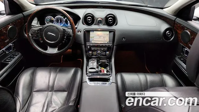 Jaguar XJ 2015 — фото 7