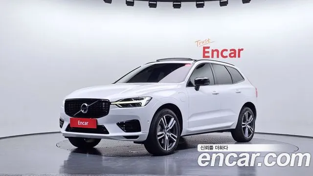 Volvo XC60 2021 — фото 1