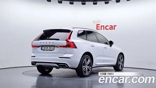 Volvo XC60 2021 — фото 2