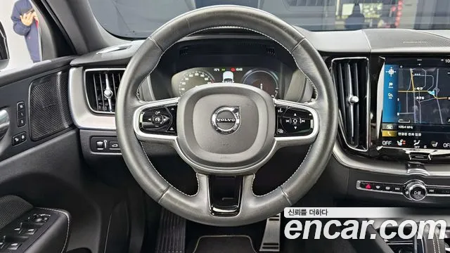 Volvo XC60 2021 — фото 13