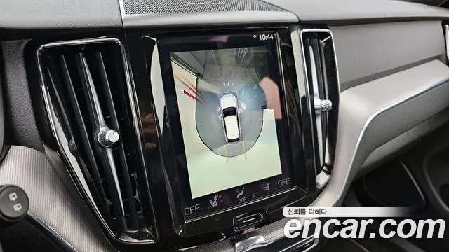 Volvo XC60 2021 — фото 14
