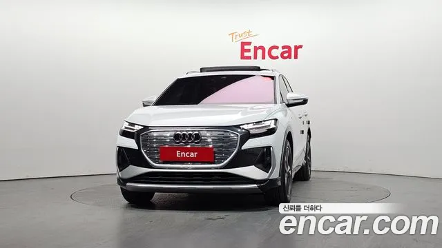 Audi Q4 e-tron 2022 — фото 3