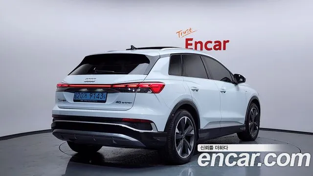 Audi Q4 e-tron 2022 — фото 2