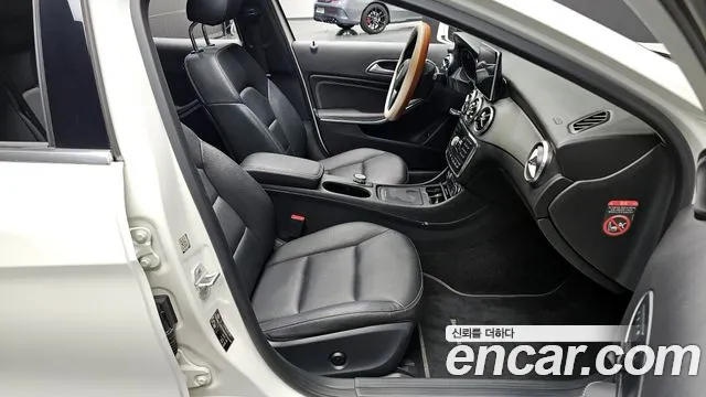 Mercedes-Benz GLA-Class 2015 — фото 10