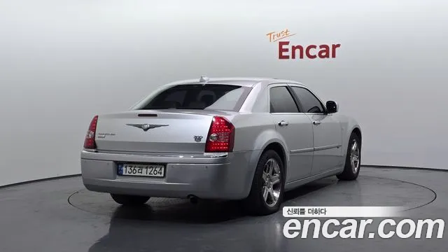 Chrysler 300C 2010 — фото 2