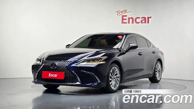 Lexus ES 2020 — фото 1