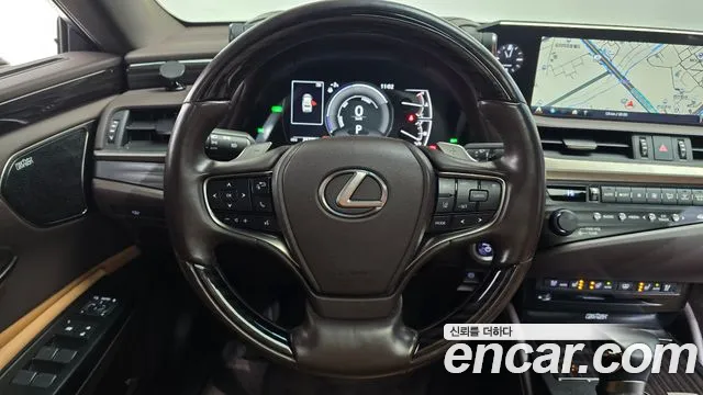 Lexus ES 2020 — фото 13